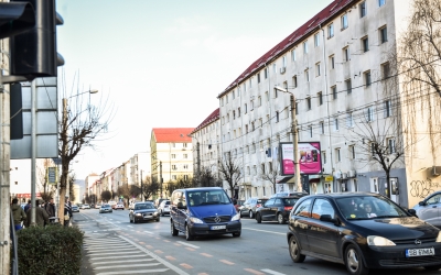 Premieră în Sibiu: Primăria reabilitează blocuri și montează stații de încărcare pentru mașini electrice, plus panouri solare