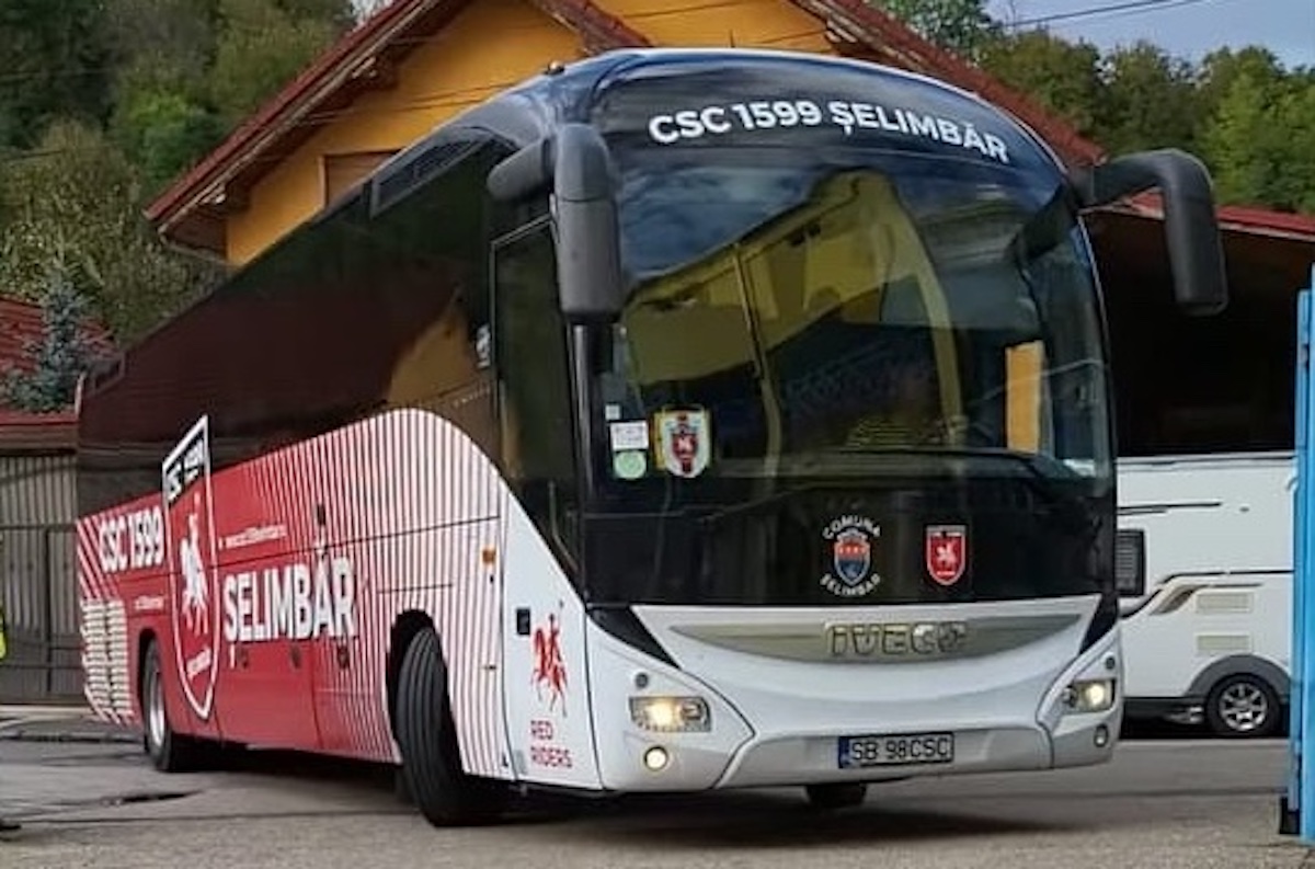 USR Șelimbăr acuză risipa banului public: S-au alocat 10.800 litri de combustibil pentru autocarul echipei de fotbal. Trebuie GPS-uri. Primarul: ”Nu e al clubului și deservește 300 de copii. GPS-uri avem din 2018”