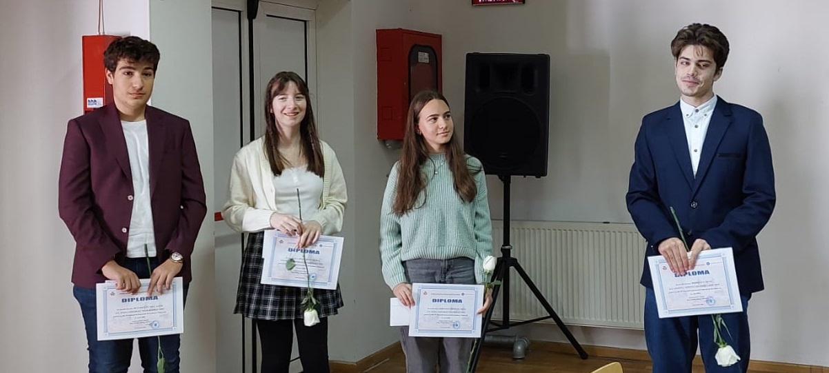 Elevii sibieni de 10 la examenele naționale au fost premiați: „nu există învățare fără greșeală și fără exercițiu”