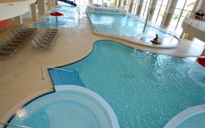 Complex de piscine acoperite, la o oră de Sibiu. Aqualand Deva se redeschide pe 1 decembrie