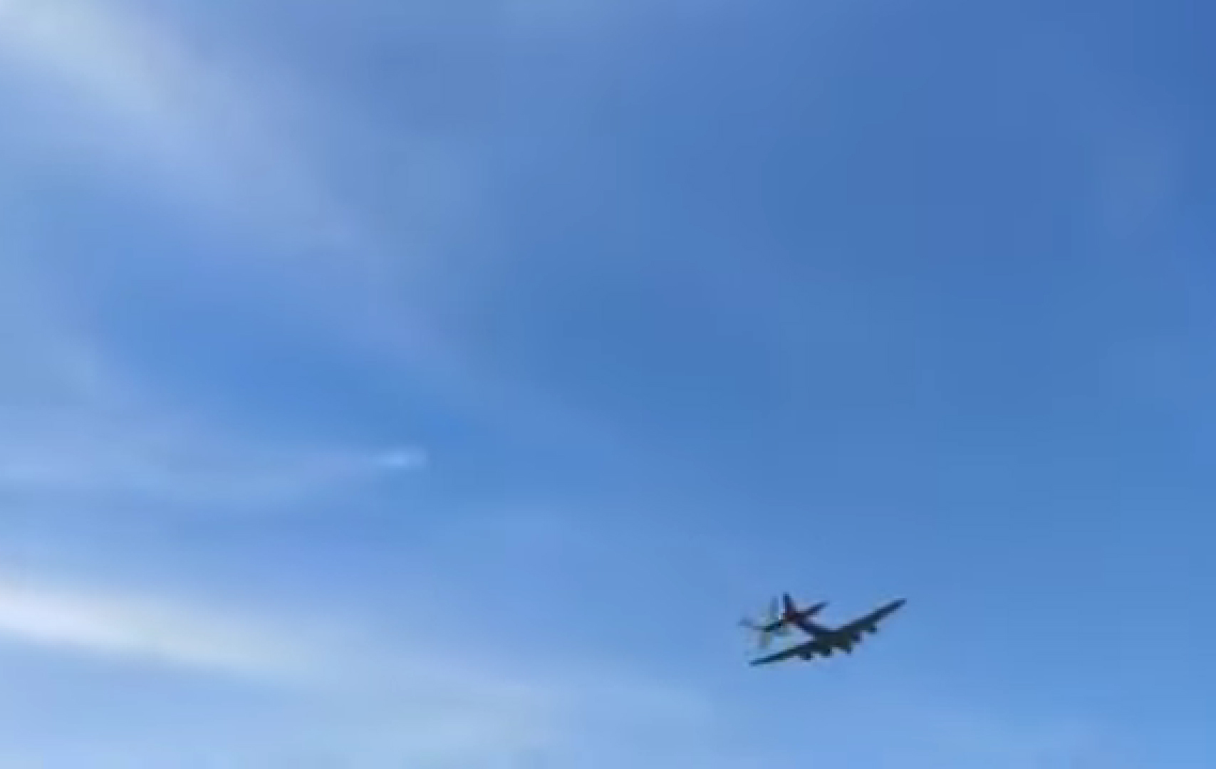 Două avioane s-au ciocnit în aer în timpul unui spectacol aerian, în Texas