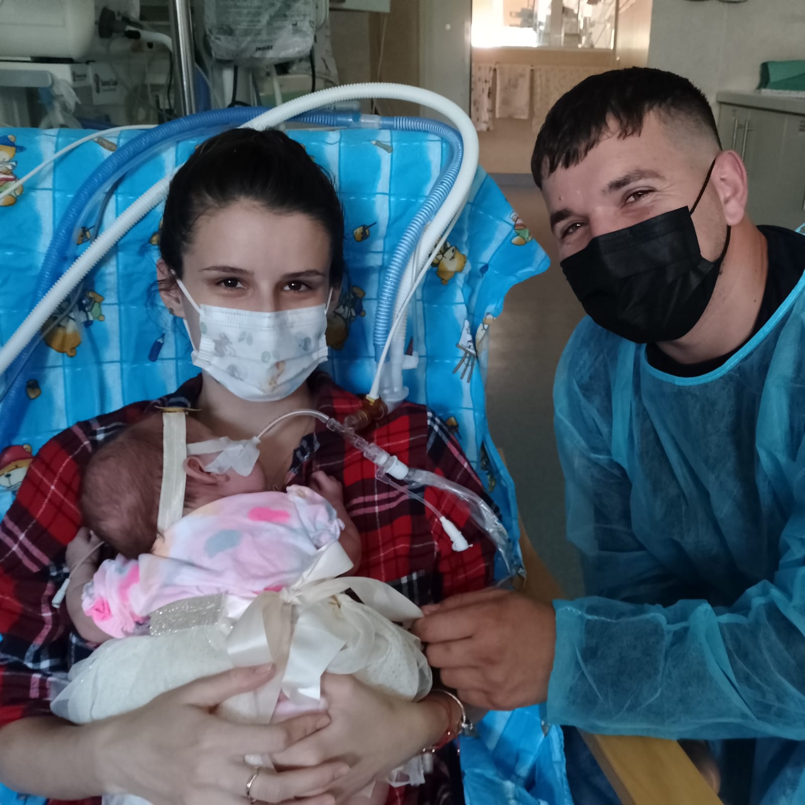 „Nu mai băgăm încă un incubator în priză pentru ea”. Refuzată de mai multe spitale din țară, o mămică de prematur a născut la Sibiu