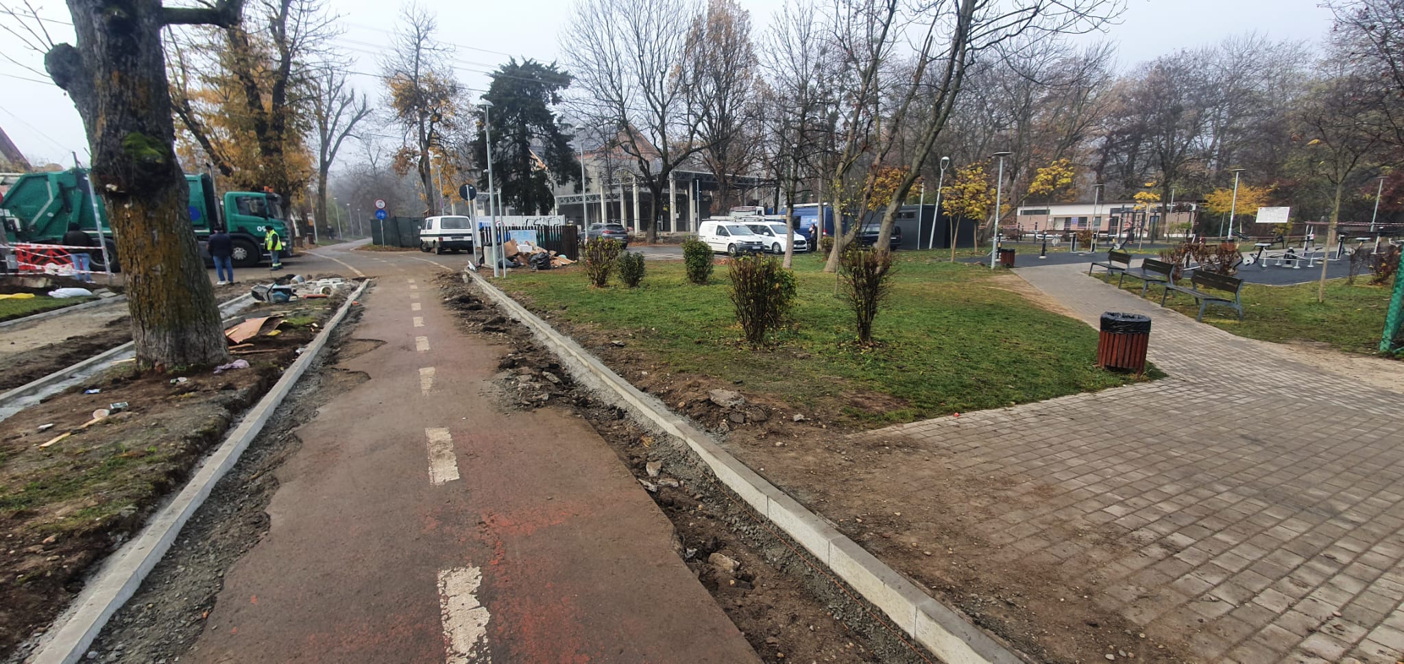 Zona dinspre parc a Stadionului devine pietonală. Piloni la intrarea de pe Titu Maiorescu și Hotel Parc