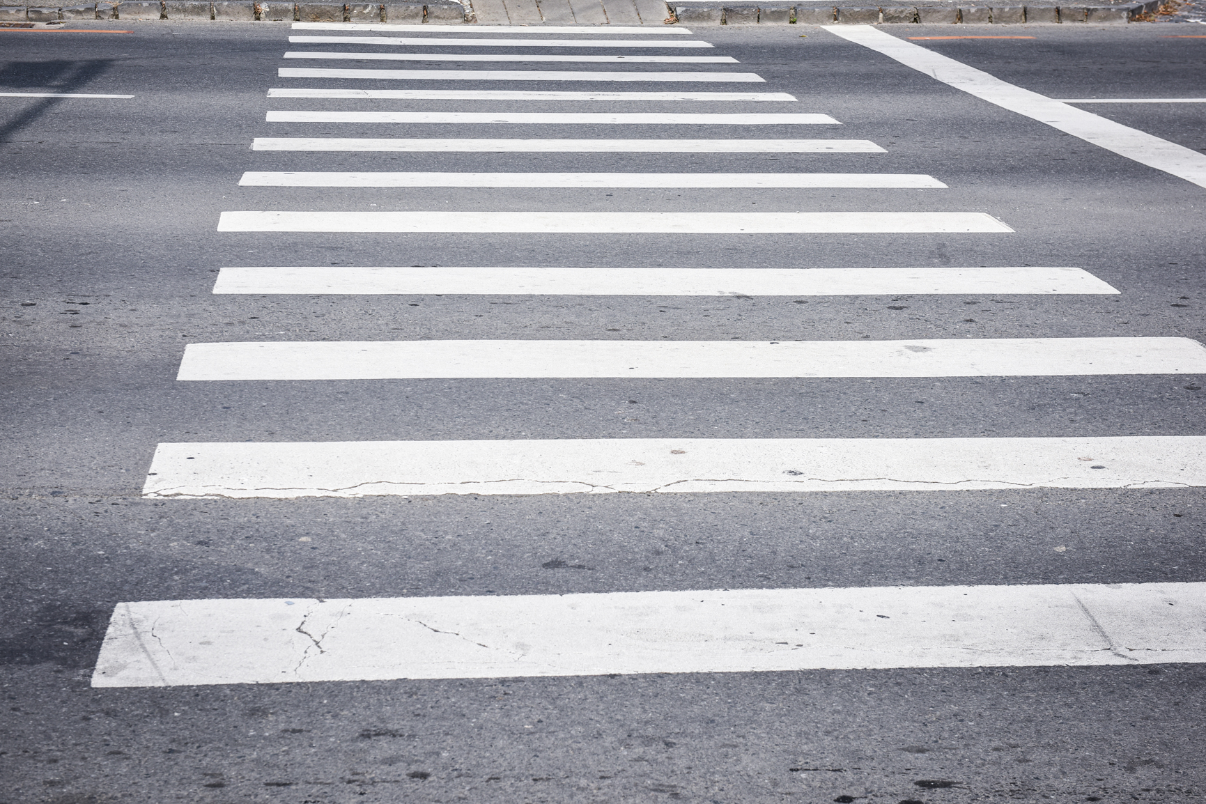 Cluj: O tânără a fost accidentată pe trecerea de pietoni de un poliţist