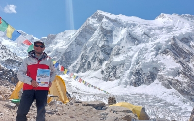 Sibianul care a escaladat Everestul, voluntar în școlile din Sibiu. Le vorbește copiilor despre munte și provocările lui