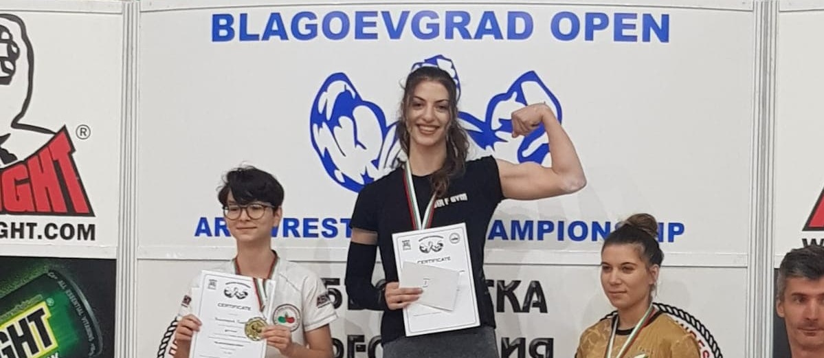 Două sportive sibience au excelat la skandenberg: argint la Oradea și aur în Bulgaria