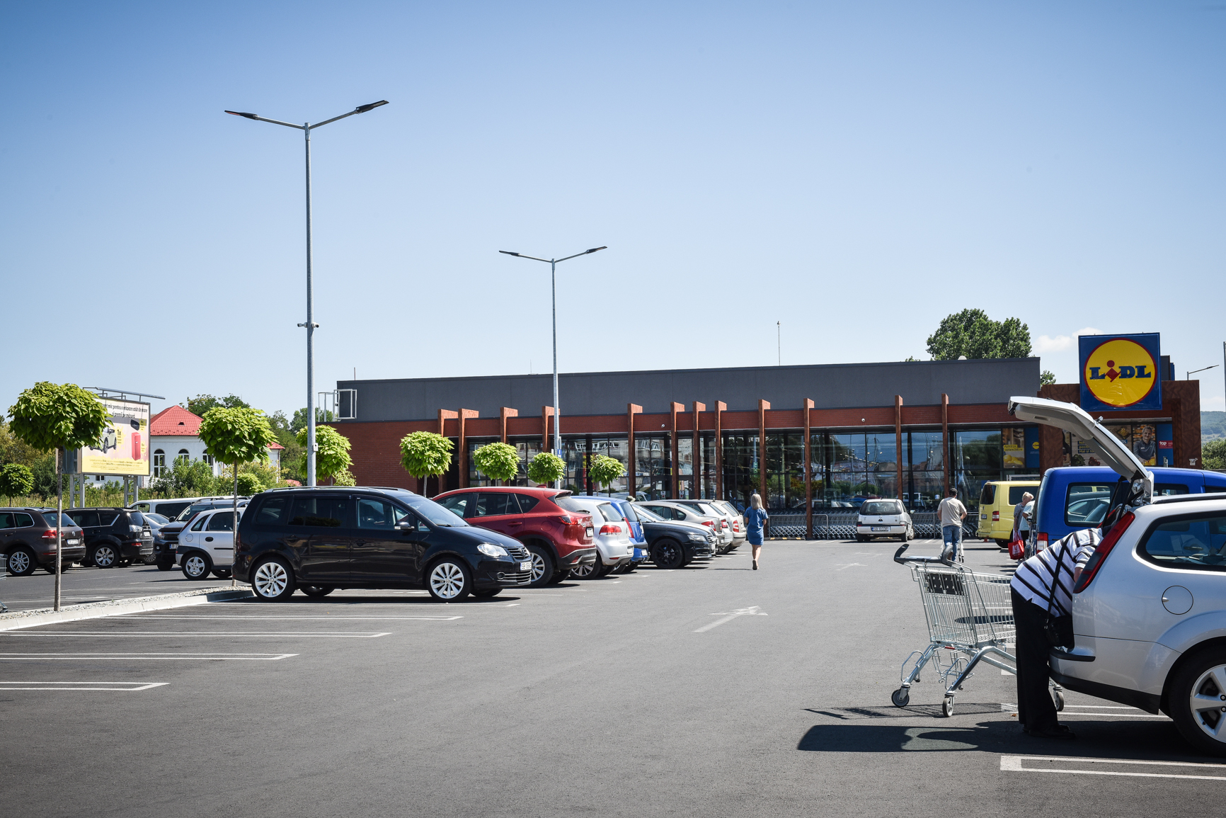 Alertă alimentară la Lidl. Iaurtul Pilos contaminat cu bucăți de plastic