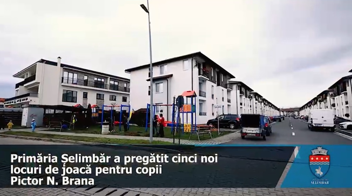 VIDEO Cinci noi locuri de joacă pentru copiii comunei Șelimbăr. Investiții de peste 200 de mii de lei