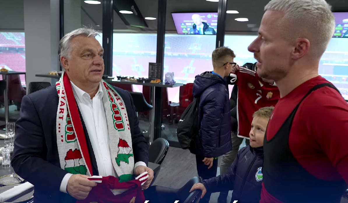 „Fotbalul nu este politică”, spune Viktor Orban după apariţia cu un fular cu harta „Ungariei Mari”