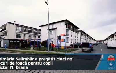 VIDEO Cinci noi locuri de joacă pentru copiii comunei Șelimbăr. Investiții de peste 200 de mii de lei