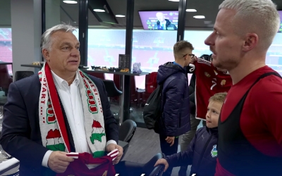 „Fotbalul nu este politică”, spune Viktor Orban după apariţia cu un fular cu harta „Ungariei Mari”