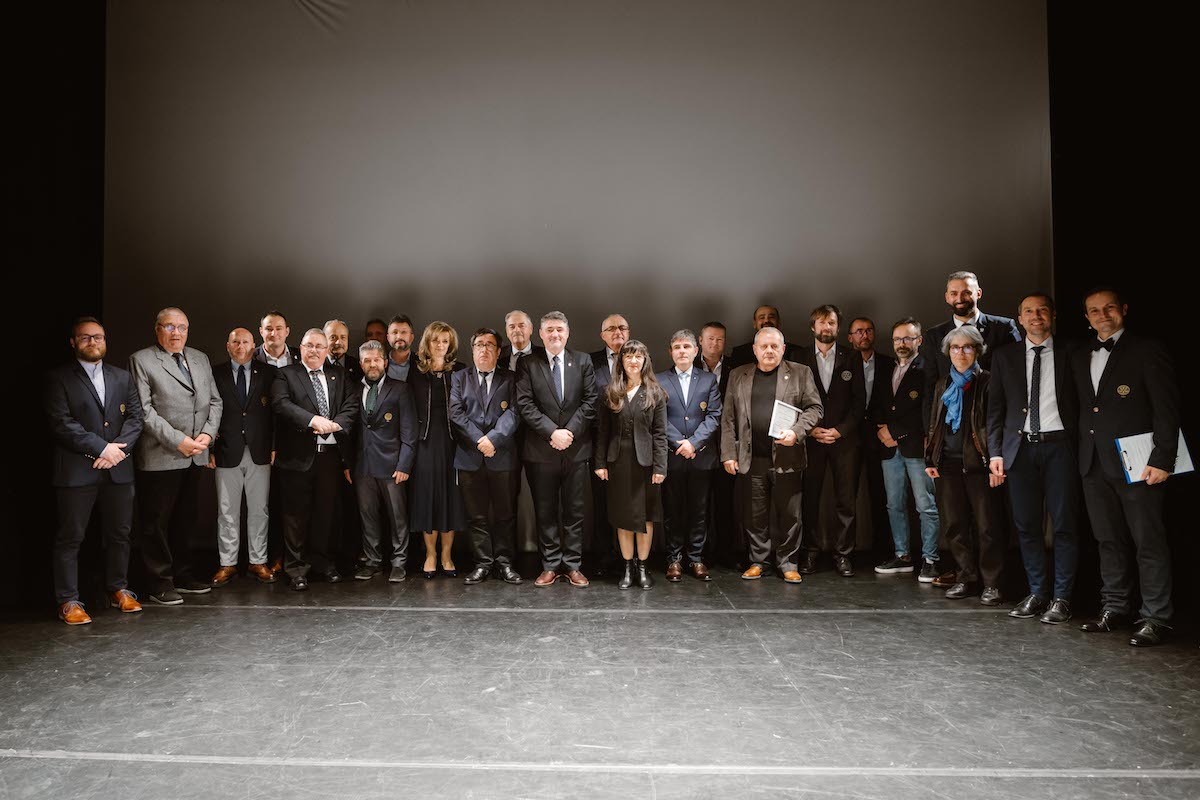 Rotary Club Sibiu a recompensat, din nou, excelența. Premii în bani, laptopuri și cărți pentru cei mai valoroși elevi