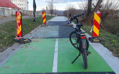 Pista de biciclete de pe malul Cibinului are prima probă de asfalt
