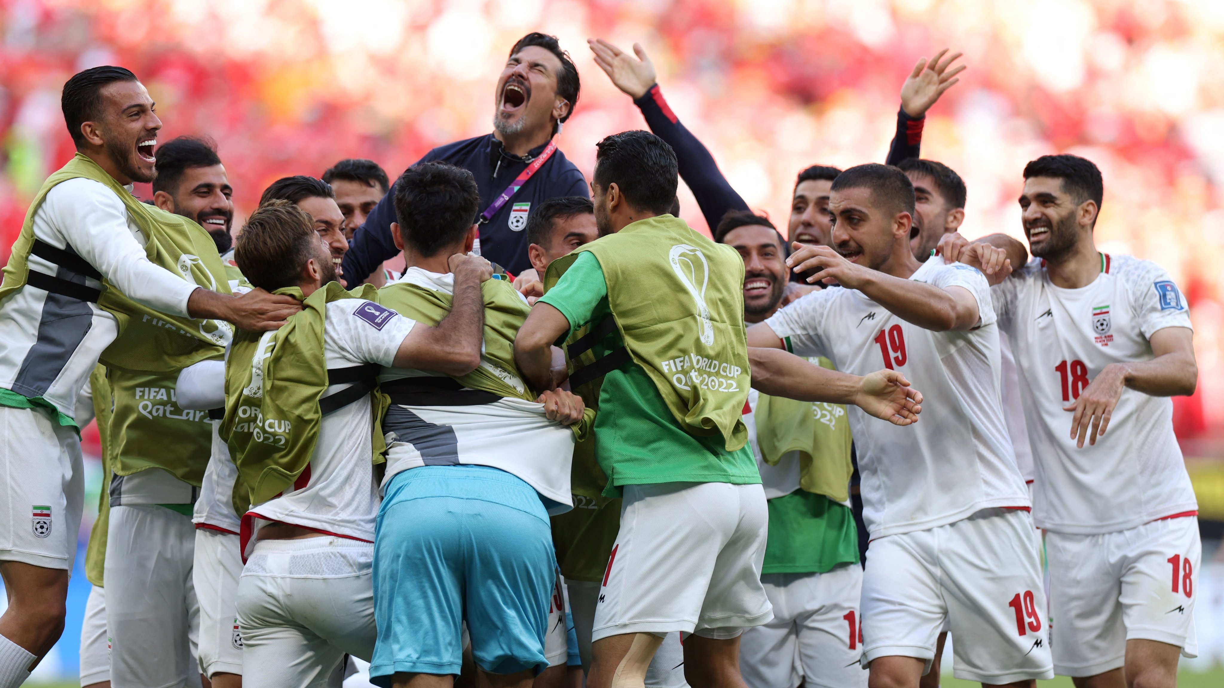 CM 2022 - Etapa II: Prima țară eliminată, primul cartonaș roșu și prima victorie a Iranului în fața unei echipe europene. Programul de azi