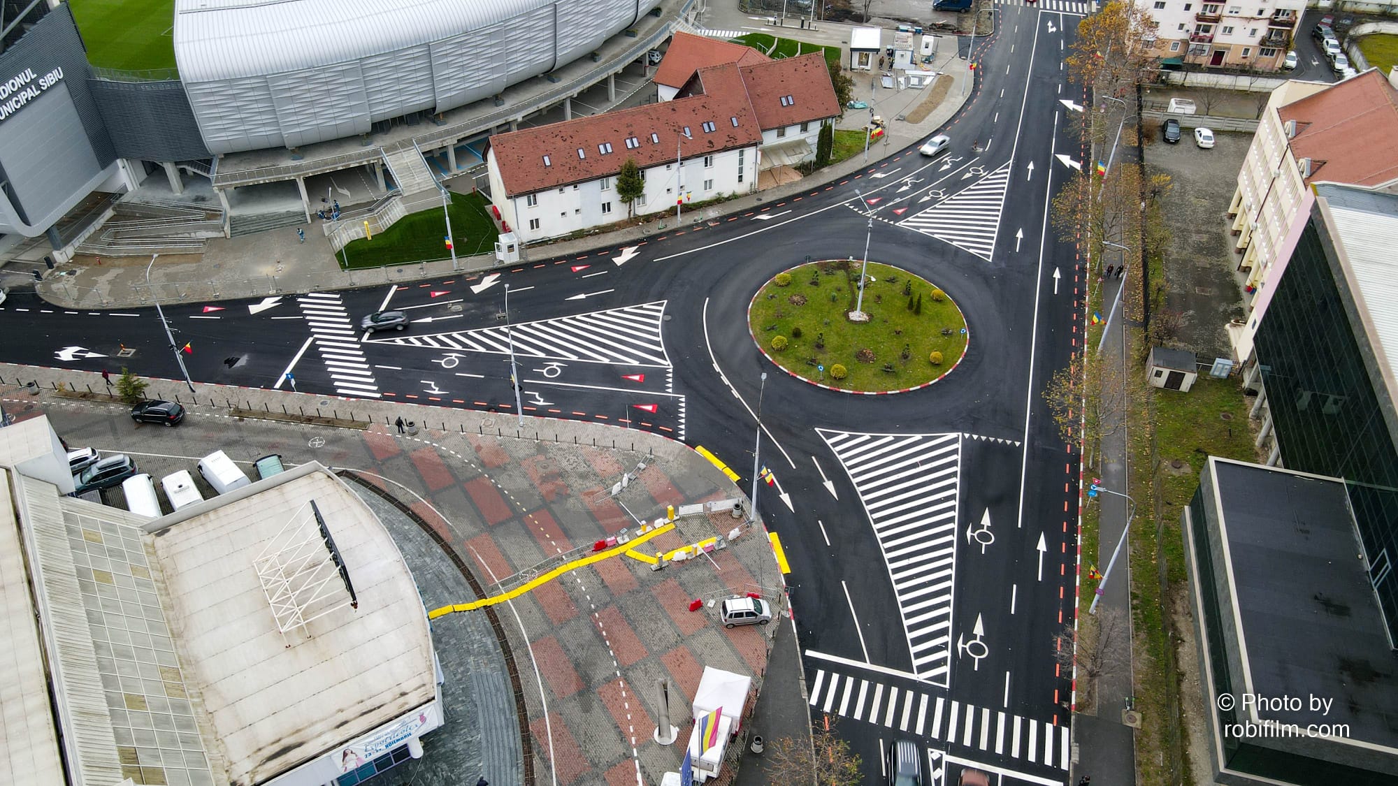 Cum să circuli corect în noul sens giratoriu de lângă Stadionul Municipal