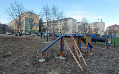 După patru ani, Sibiul are primele trei parcuri pentru câini. Părerile sunt împărțite