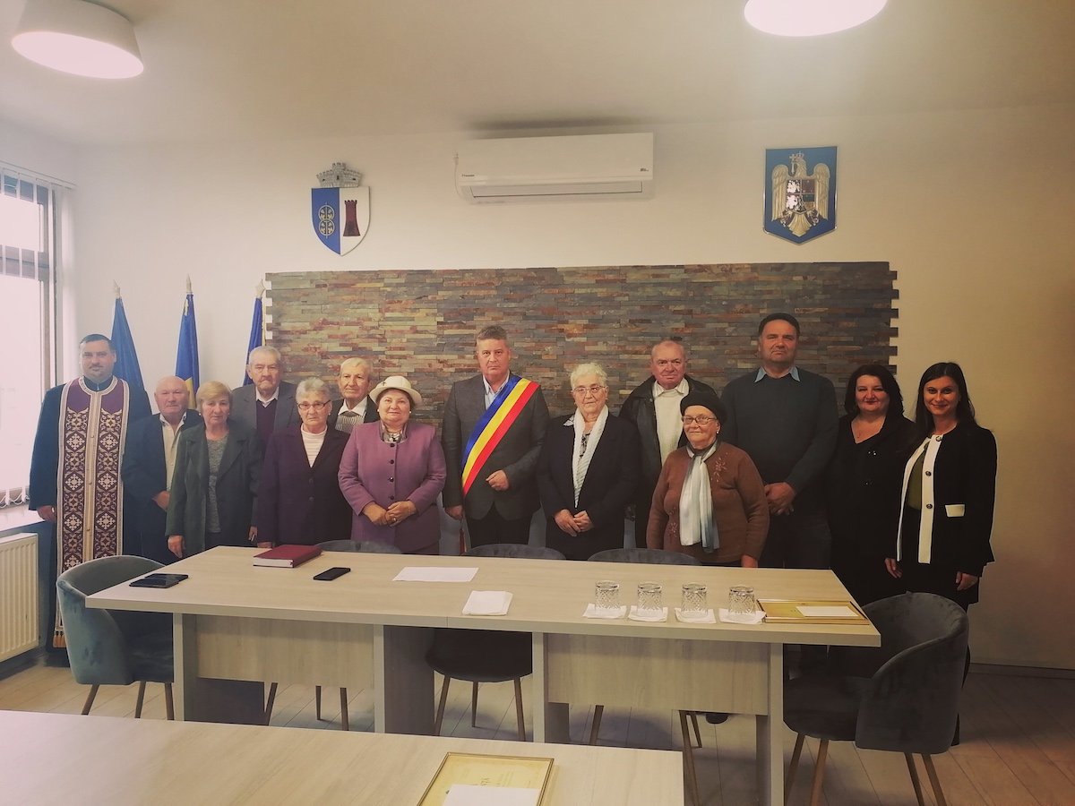 Contract de finanțare semnat pentru modernizarea străzilor din comuna Axente Sever, eveniment organizat pentru cuplurile „de aur” și concert de colinde în decembrie