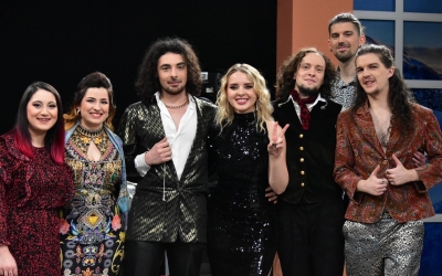 Turneul „Corporatiști în concediu” ajunge la Sibiu. Trupa sibiană E-an-na concertează la Oldies Pub