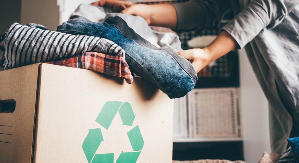 Ce facem cu hainele pe care nu le mai folosim? ADI ECO Sibiu: Le donăm sau le colectăm în containerele speciale