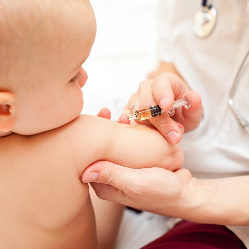 Sibiul va primi 5.000 de doze de vaccin Euvax B pediatric. Esențial pentru bebeluși, vaccinul lipsea de mai multe luni