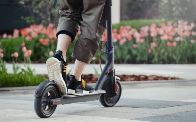 Proiect: Trotinetele să fie limitate la 15km/h. ”A venit momentul să spunem STOP agresivităţii”