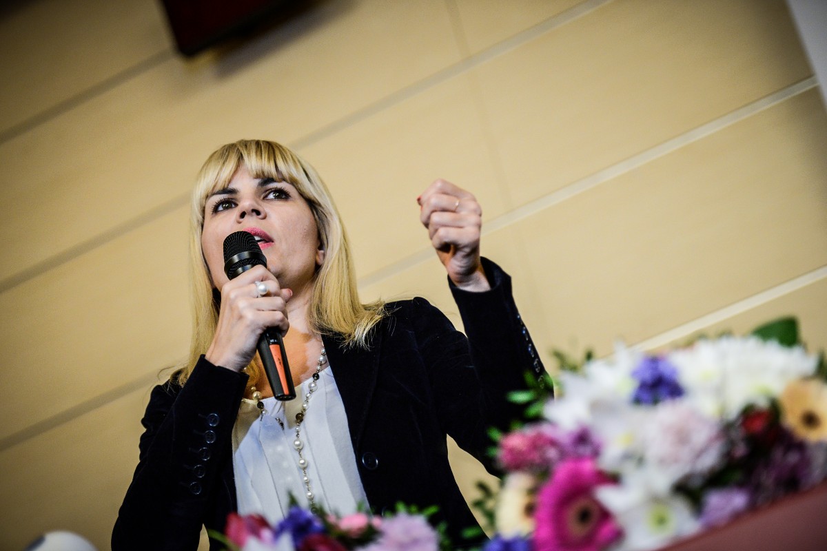 Elena Udrea, dusă la spital după ce ar fi leşinat în penitenciar