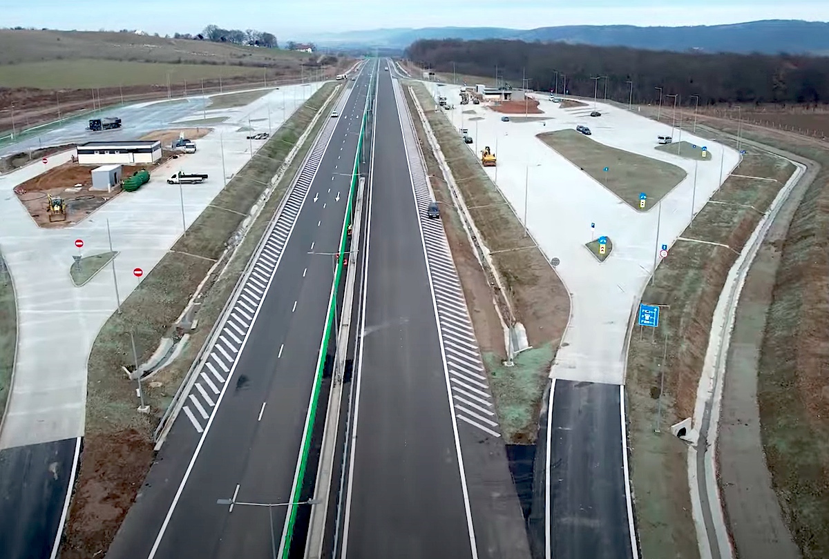 Autostrada dintre Șelimbăr și Boița a fost asfaltată integral. ”Se lucrează susținut”