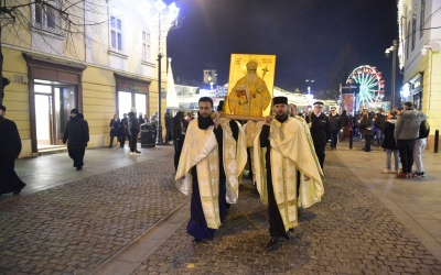 Procesiune în centrul Sibiului. De 11 ani, Sfântul Andrei Şaguna este  ocrotitorul întregului Ardeal