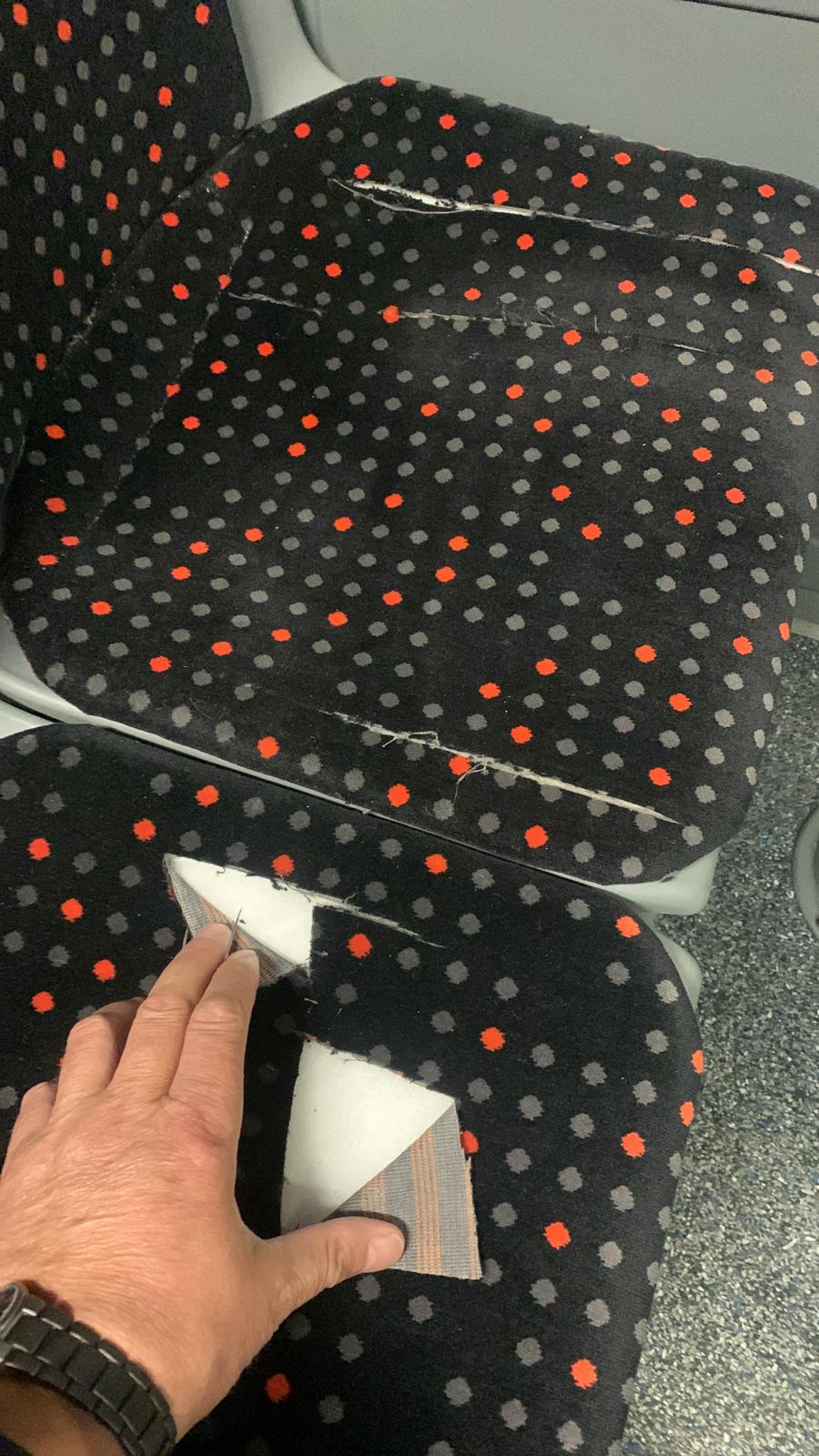 Încă un autobuz Tursib, din cele nou cumpărate anul acesta, a fost vandalizat