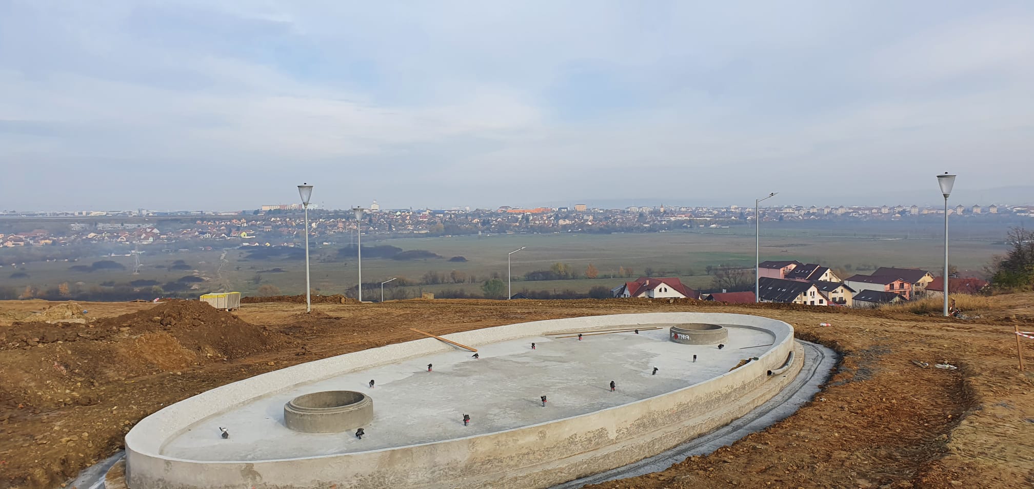 Cum arată noul parc al Sibiului, care se apropie de finalizare: Fântână arteziană cu priveliște, loc de belvedere și mini-piscină pentru copii