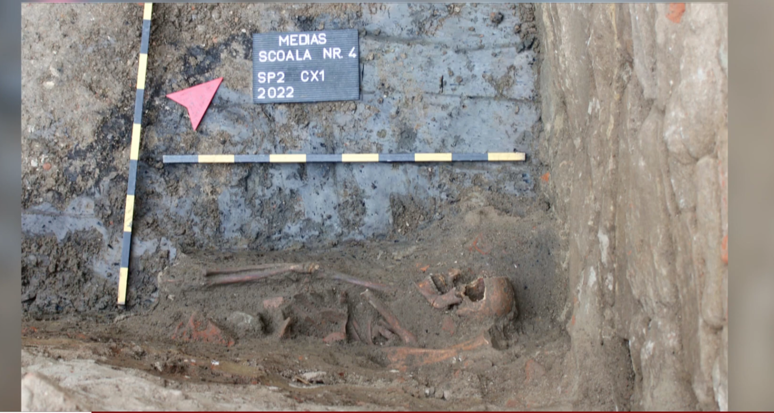 Descoperire la Mediaș: Un schelet și un bastion pierdut al orașului, găsite pe șantierul unei școli