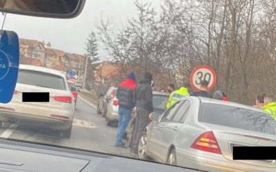 Minor lovit de o mașină pe DN7, în Tălmaciu. Copilul, transportat la spital