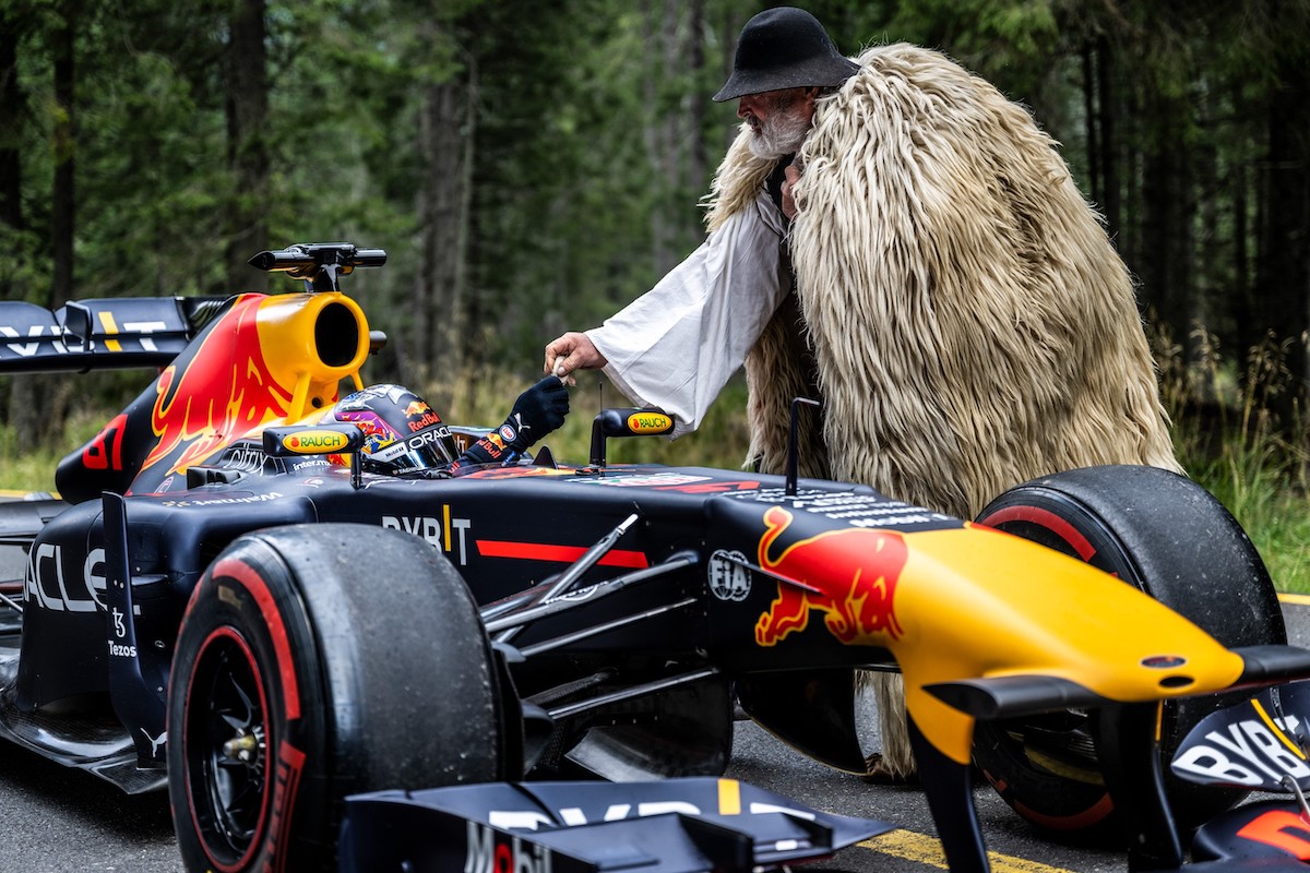 Fotografia zilei: Mașină de Formula 1 pe Transalpina. Pilot: ”A fost ceva cu adevărat special”