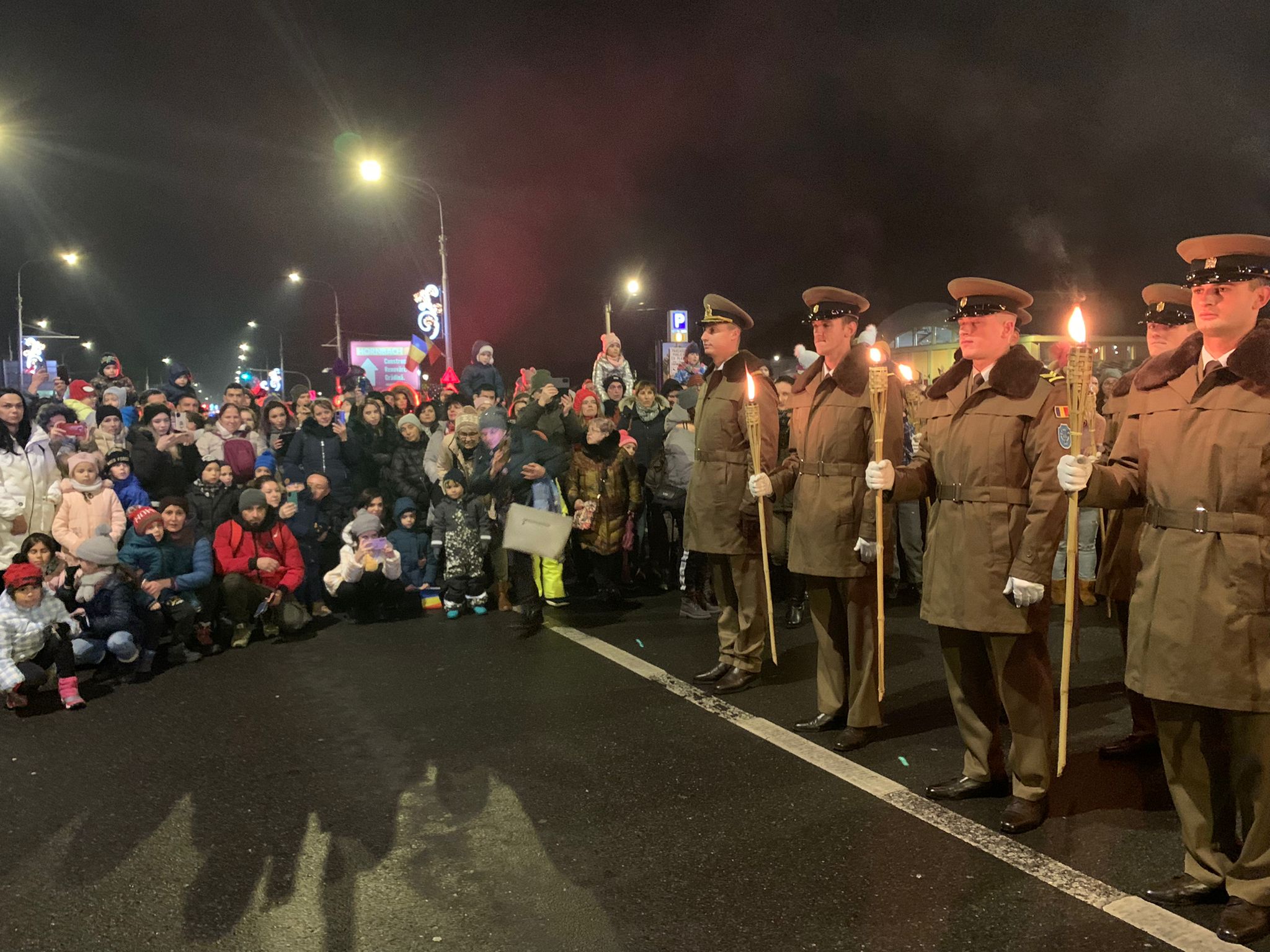 Mii de sibieni au asistat la intonarea imnului național și focul de artificii