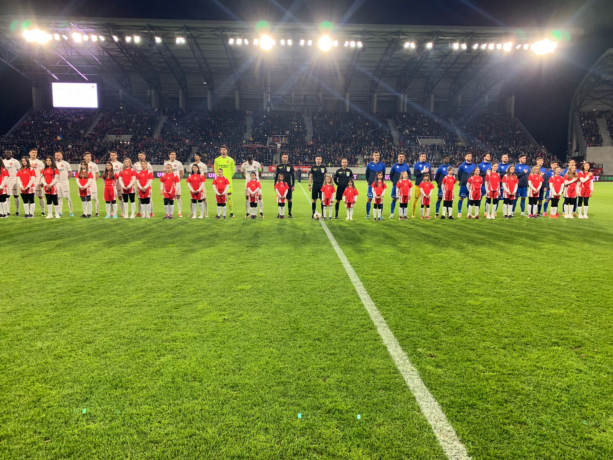 Nu e doar lapte și miere pe noul stadion. Măldărășanu: Gazonul este foarte rău... Dacă nu știi să ai grijă de el