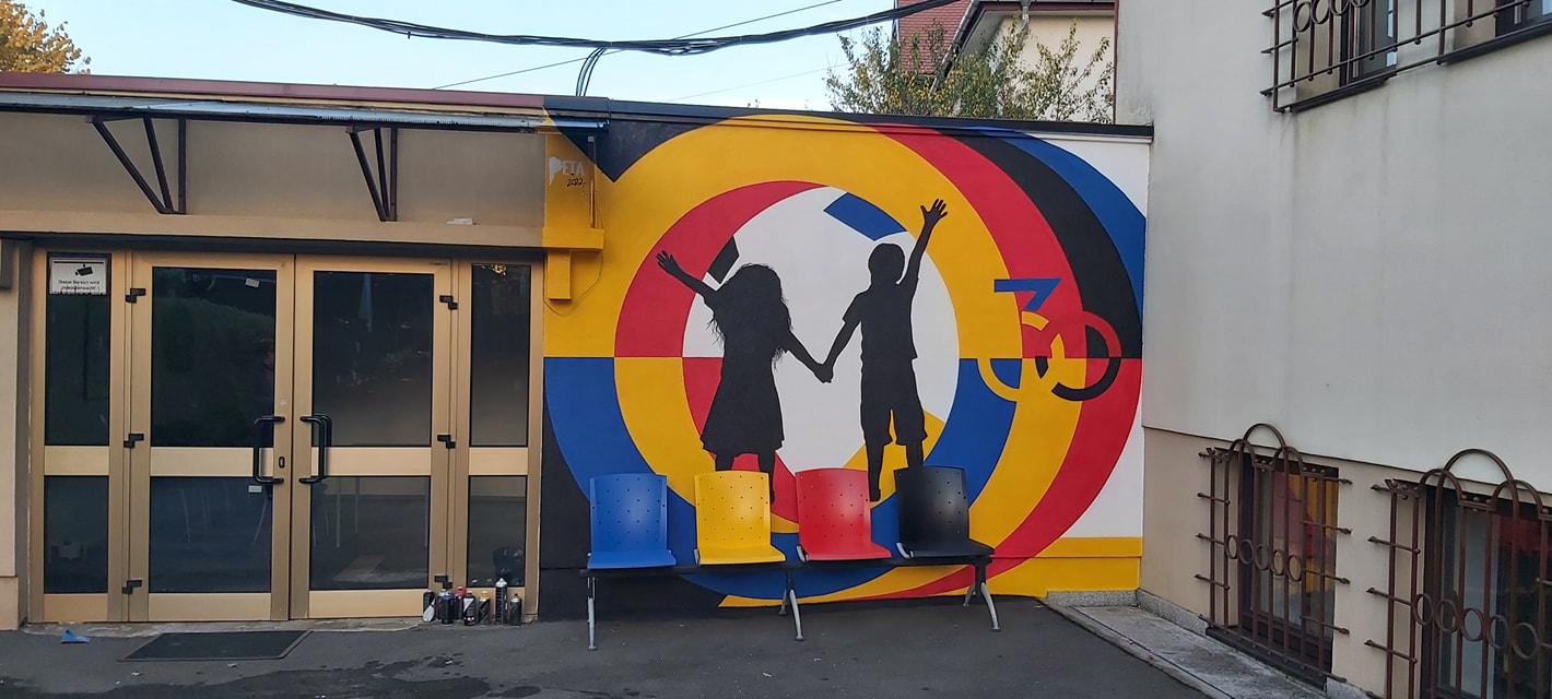 Consulatul Germaniei a inaugurat prima lucrare de artă stradală: o fată şi un băiat se țin de mână în mijlocul unor cercuri în culorile României şi ale Germaniei