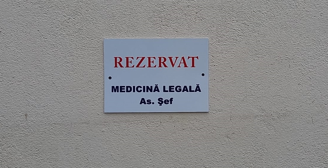 Medici nemulțumiți la Județean pentru că asistenții șefi au locuri de parcare rezervate. Chelcea: „Este normal ca acești oameni să aibă”