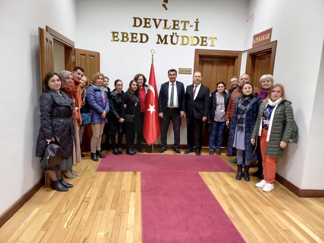 Patru profesori și cinci elevi din Poiana Sibiului au ajuns în Turcia într-un schimb de experiență