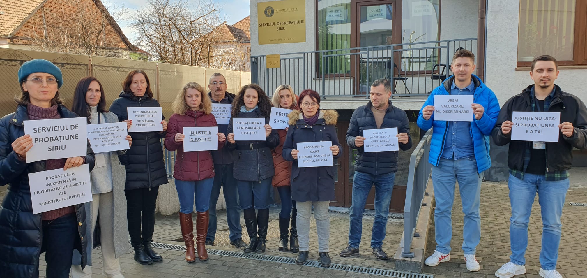 „Injustiție în Justiție!”  – Protest spontan la Serviciul de Probațiune Sibiu