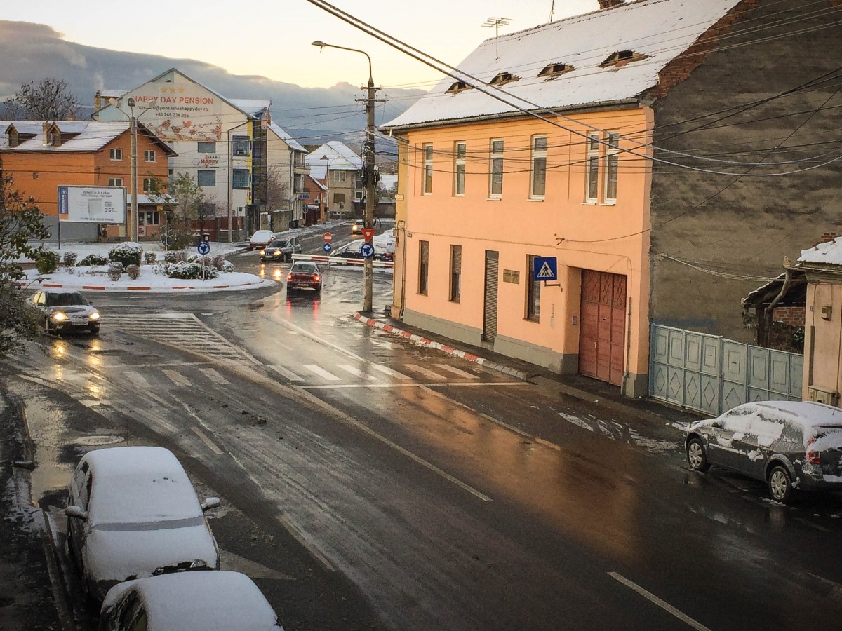 Cod galben de ploaie și burniță cu depunere de polei în județul Sibiu.  Se poate crea fenomenul de ploaie înghețată
