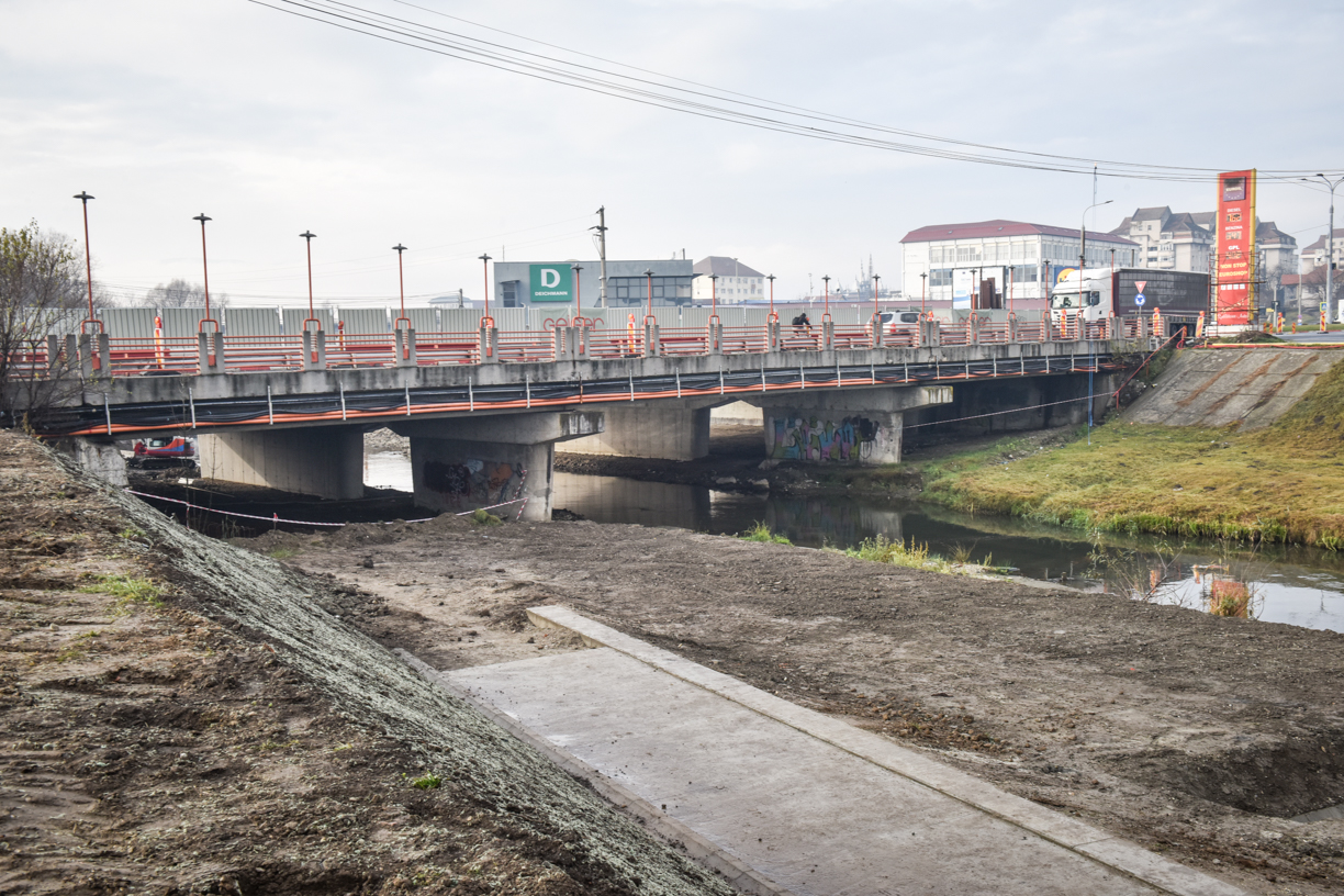 Se reia circulația autobuzelor peste podul de pe Alba Iulia. Se desființează stațiile provizorii cauzate de șantier