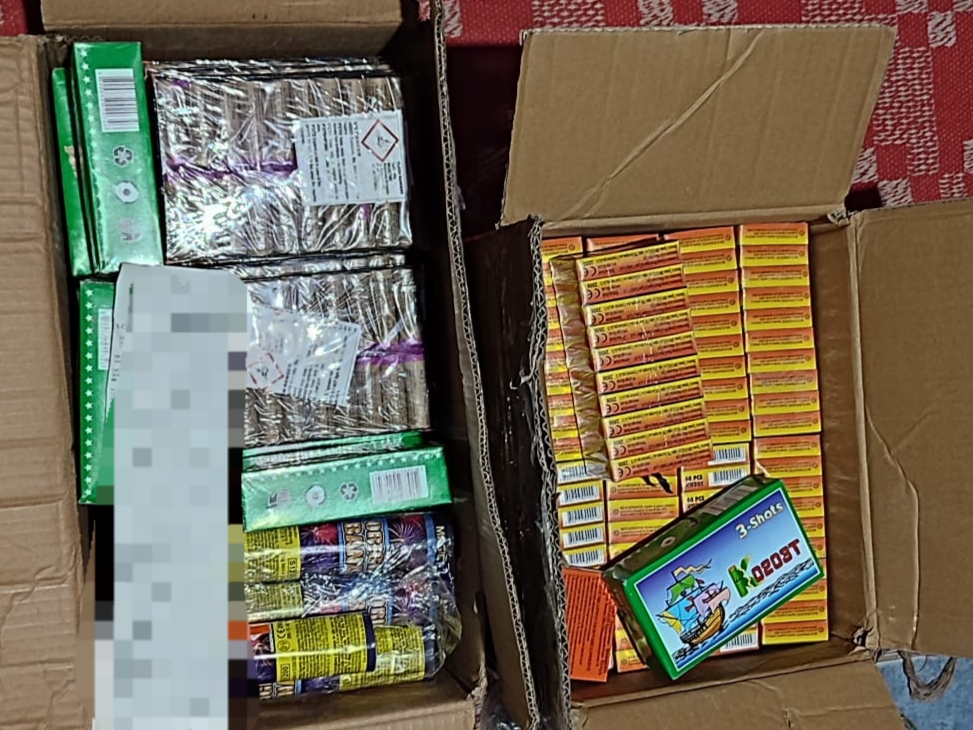 20 de kg de articole pirotehnice confiscate de polițiștii sibieni în urma unei percheziții