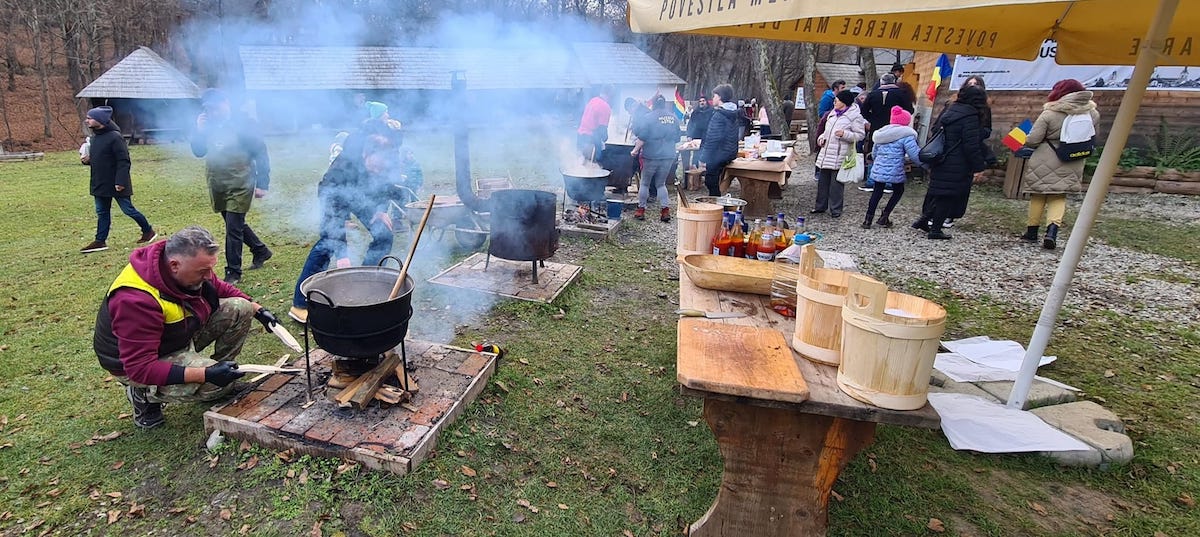 VIDEO 1 Decembrie la ASTRA. Cu rață, cârnați, oaie, mangalița și mere coapte. ”Să transformăm consumerismul într-un consumerism de calitate și cu cap făcut”