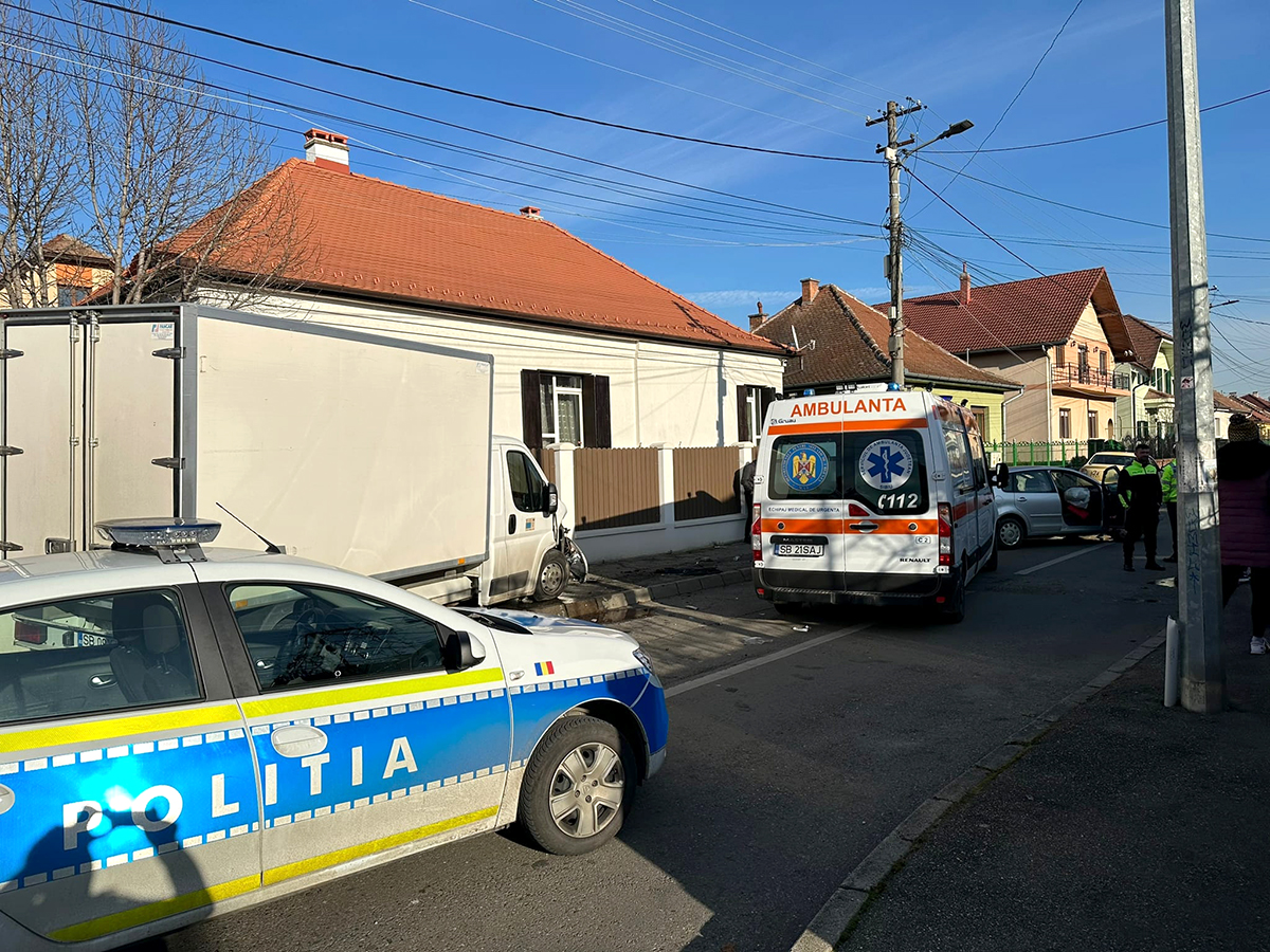 Accident la intersecția străzilor Bucegi și Călțun. Un sibian de 19 ani, care circula regulamentar, a ajuns la spital