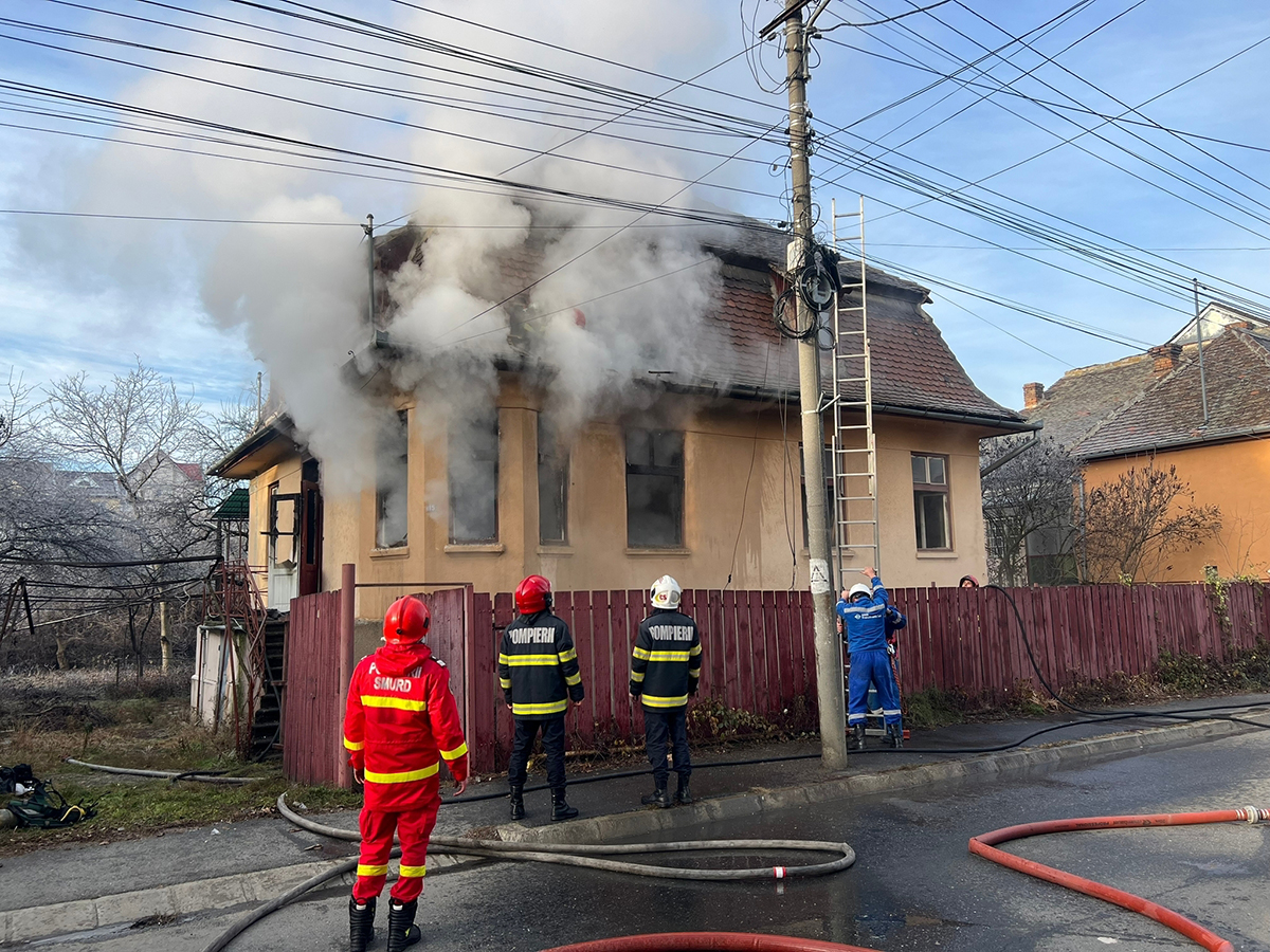 Incendiu la o casă de pe Moara de Scoarță. Focul a fost pus intenționat