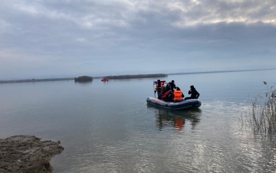 Pompierii sibieni continuă căutarea pescarului dispărut în Olt. Este a șaptea zi