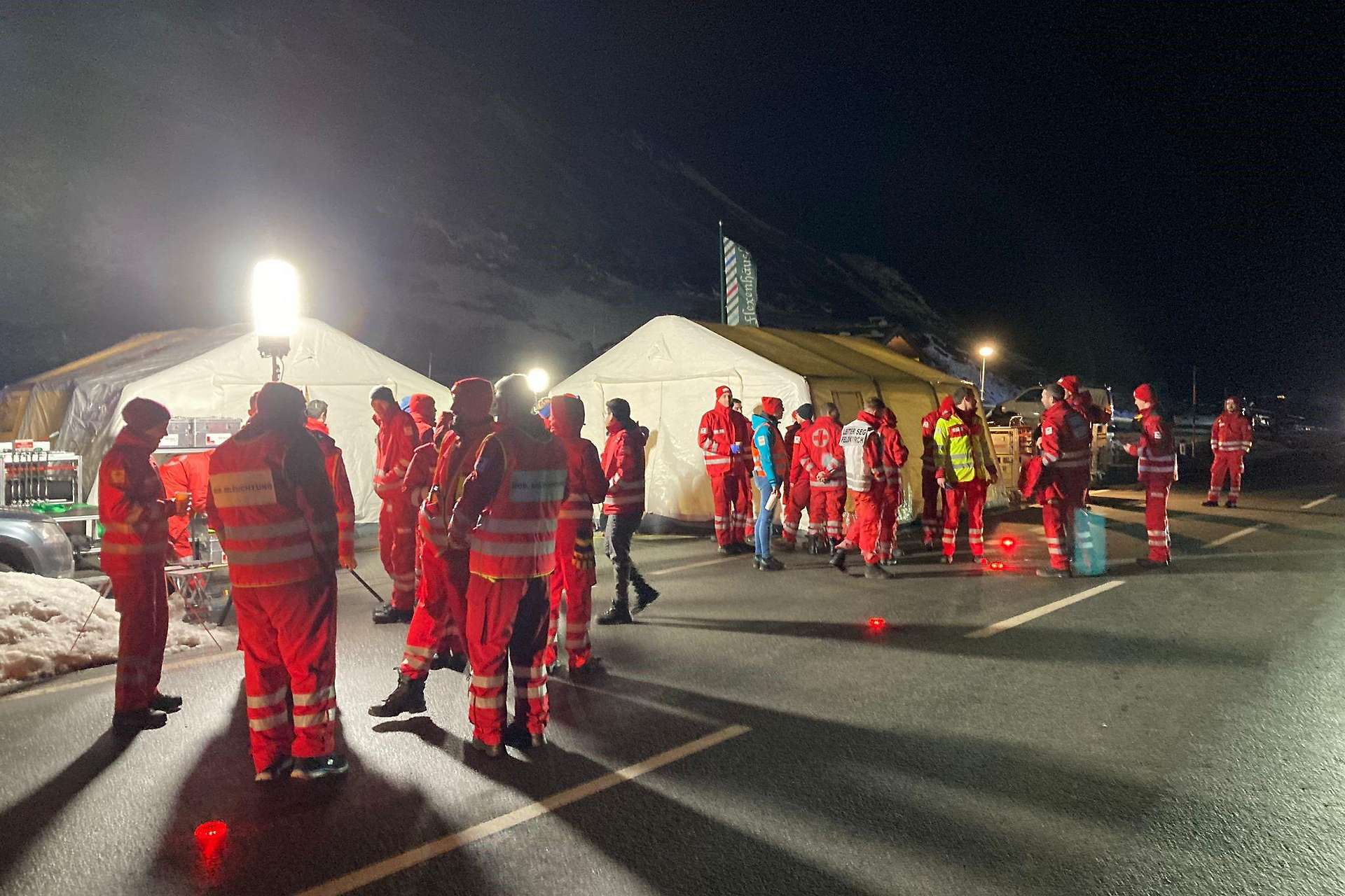 Toţi cei 10 schiori, despre care se credea că au fost surprinşi de o avalanşă pe o pârtie din Austria, au fost găsiţi