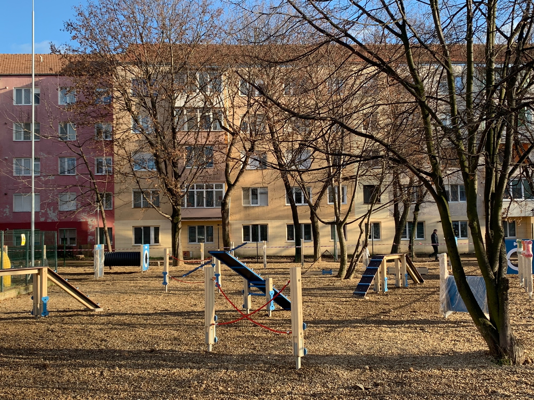 Cum arată parcul pentru câini din Terezian. Alte trei așteaptă inaugurarea
