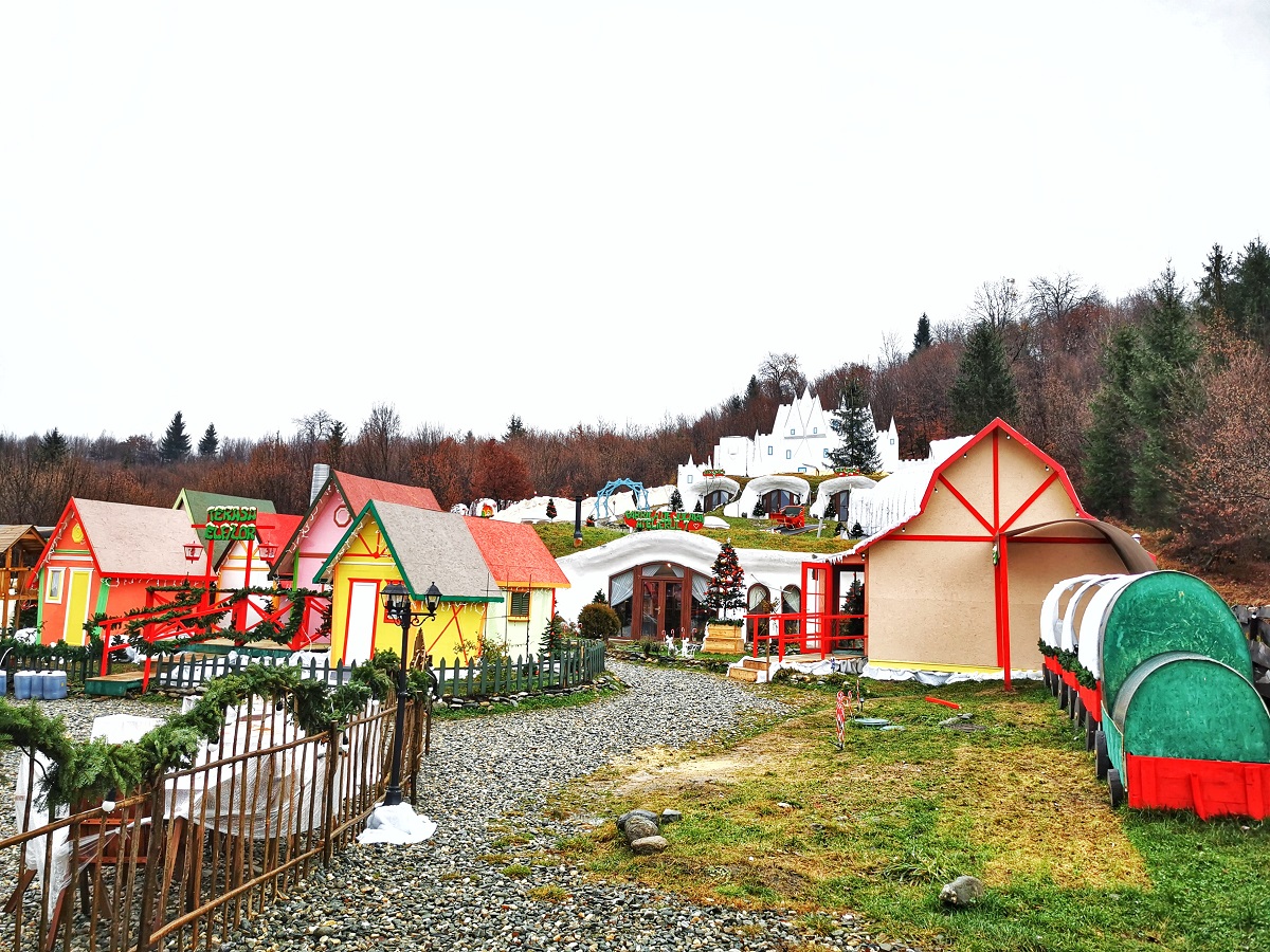 O nouă atracție pentru copii, în județul Sibiu. Dealul lui Crăciun, tărâm de poveste
