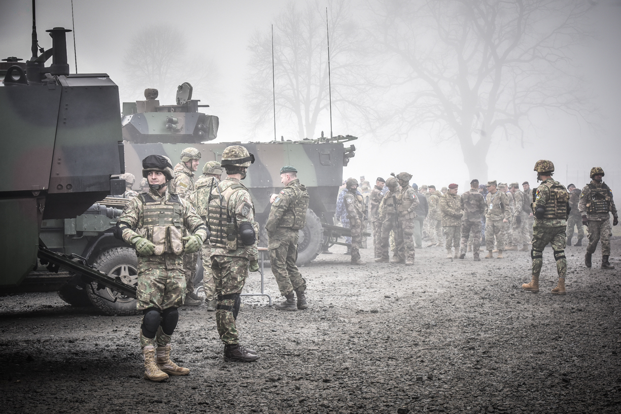 În ziua în care România rata intrarea în Schengen, Sibiul a devenit vârful piramidei NATO în Europa de Sud-Est. Fotoreportaj